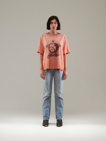 CLOSE UP TEE