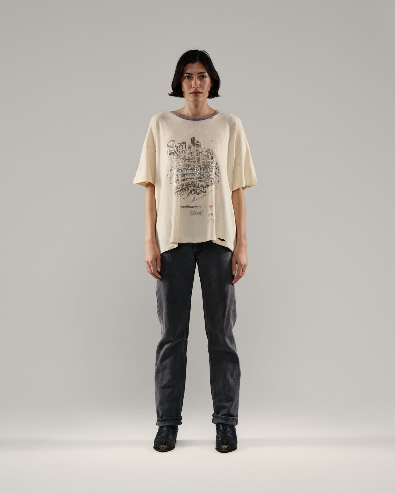 CHELSEAY HOTEL TEE